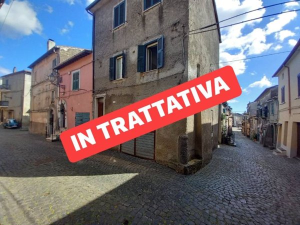 casa indipendente in vendita a Valentano