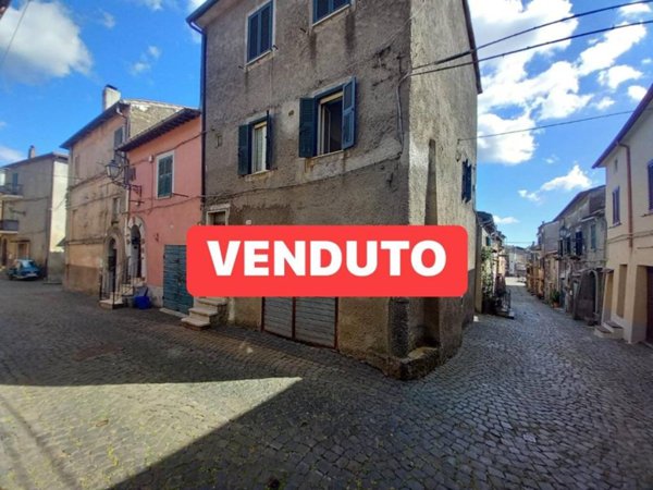 casa indipendente in vendita a Valentano
