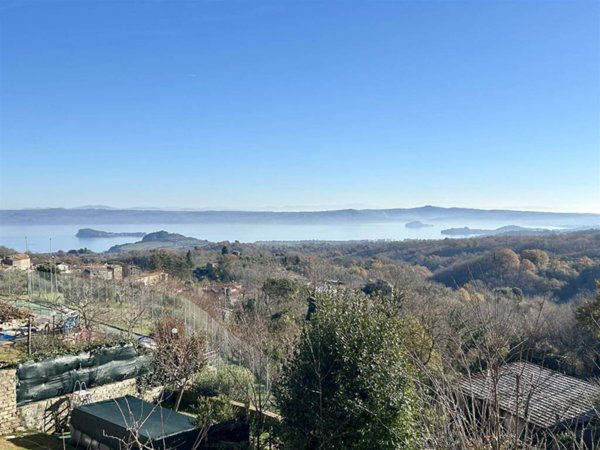 casa indipendente in vendita a Valentano