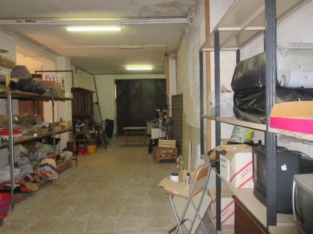 locale di sgombero in vendita a Valentano