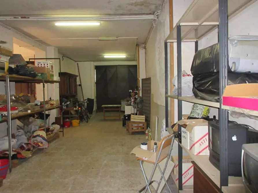 locale di sgombero in vendita a Valentano
