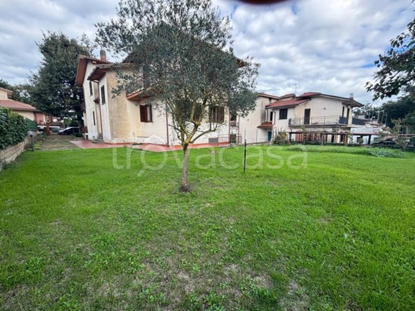 casa indipendente in vendita a Valentano
