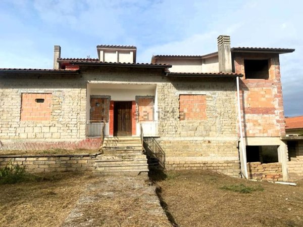 casa indipendente in vendita a Valentano