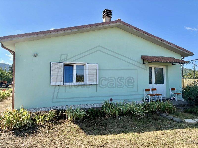 casa indipendente in vendita a Valentano