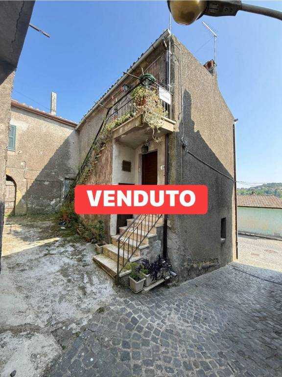 appartamento in vendita a Valentano in zona Villa delle Fontane