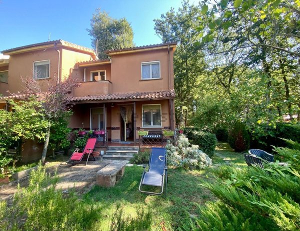 casa indipendente in vendita a Valentano