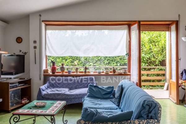 casa indipendente in vendita a Valentano