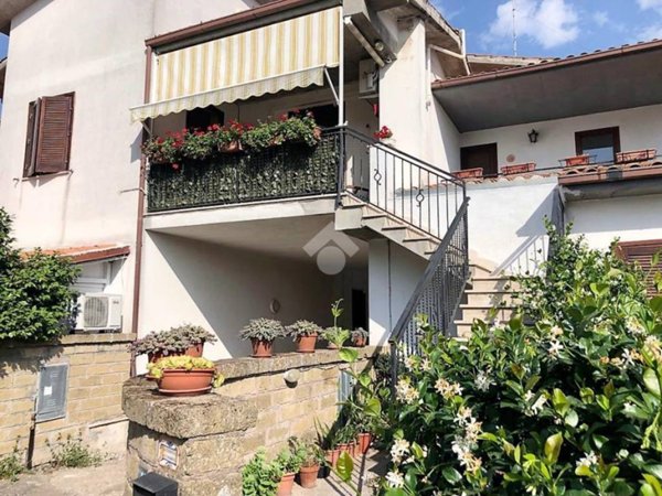 casa indipendente in vendita a Valentano