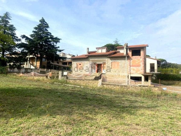 casa indipendente in vendita a Valentano