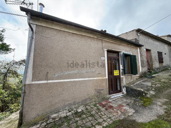 casa indipendente in vendita a Valentano