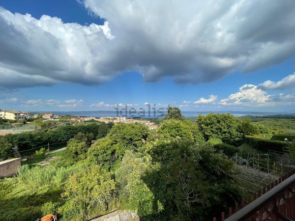 casa indipendente in vendita a Valentano