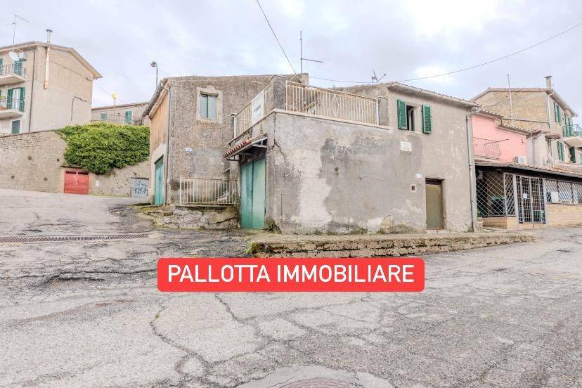 casa indipendente in vendita a Valentano in zona Villa delle Fontane