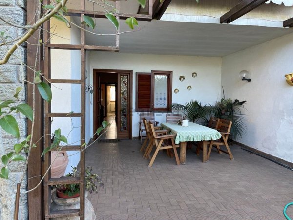 casa indipendente in vendita a Valentano