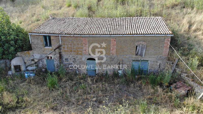 casa indipendente in vendita a Valentano