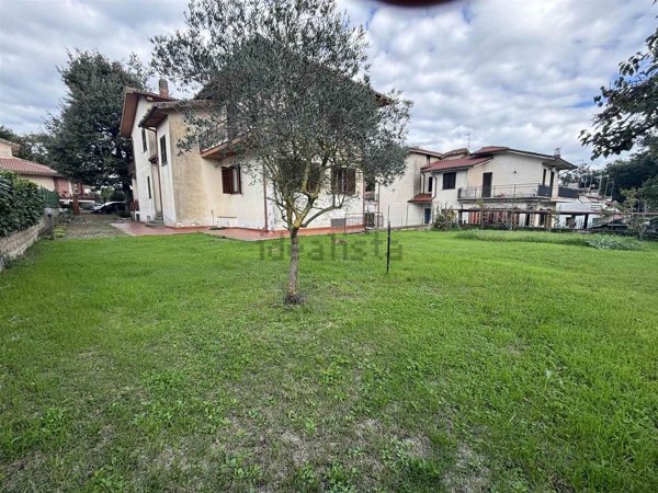 casa indipendente in vendita a Valentano