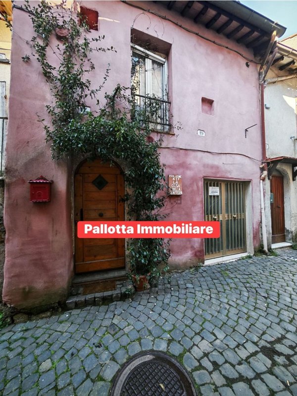 casa indipendente in vendita a Valentano