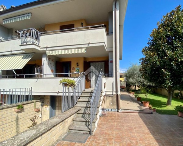 casa indipendente in vendita a Valentano in zona Villa delle Fontane