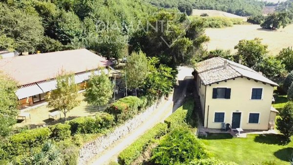 casa indipendente in vendita a Valentano
