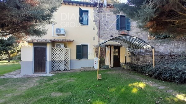 casa indipendente in vendita a Valentano