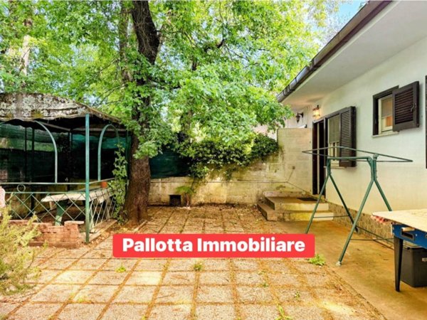 casa indipendente in vendita a Valentano