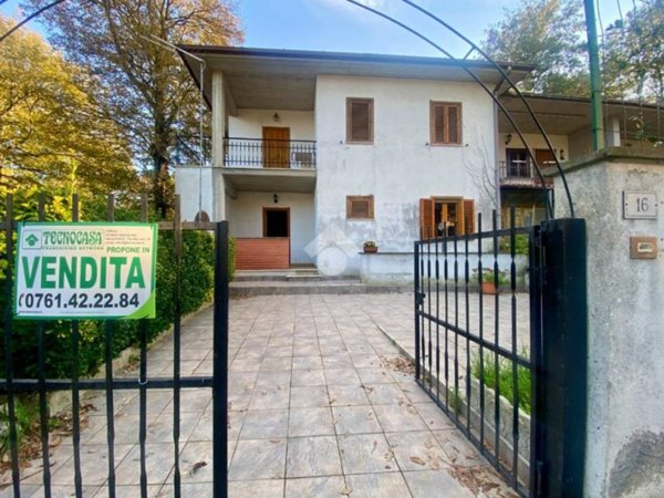 casa indipendente in vendita a Valentano in zona Villa delle Fontane
