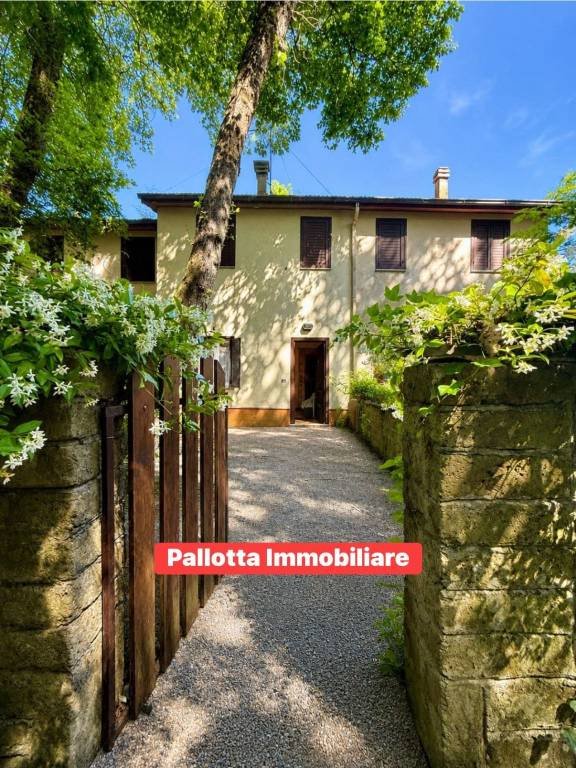 appartamento in vendita a Valentano in zona Villa delle Fontane