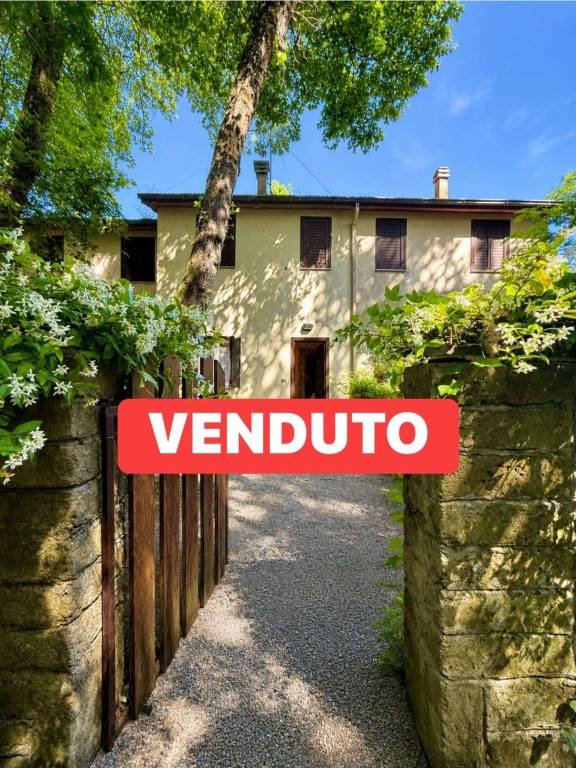 appartamento in vendita a Valentano in zona Villa delle Fontane