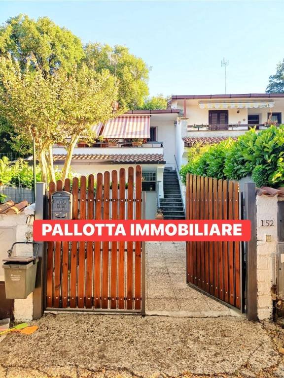 appartamento in vendita a Valentano in zona Villa delle Fontane