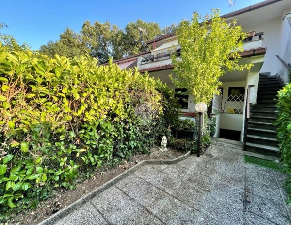 casa indipendente in vendita a Valentano in zona Villa delle Fontane