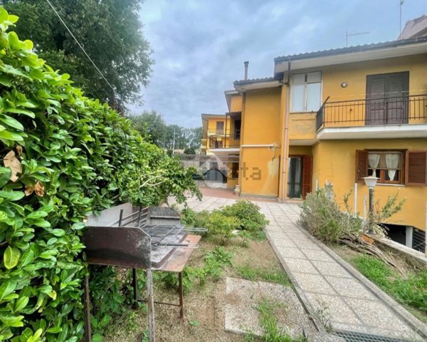 appartamento in vendita a Valentano in zona Villa delle Fontane