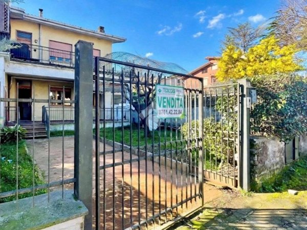 casa indipendente in vendita a Valentano in zona Villa delle Fontane