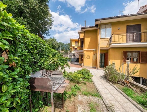 appartamento in vendita a Valentano in zona Villa delle Fontane