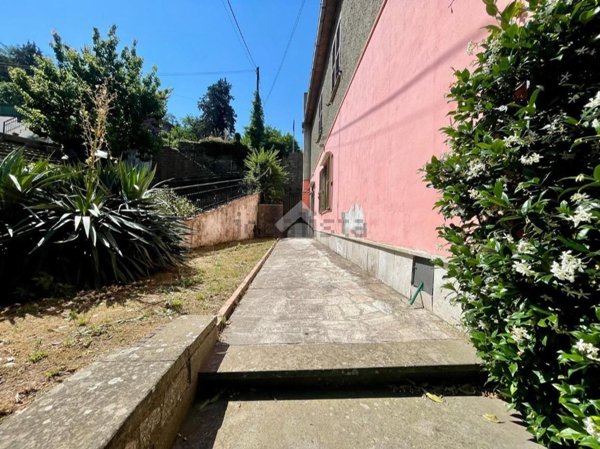 casa indipendente in vendita a Valentano in zona Villa delle Fontane