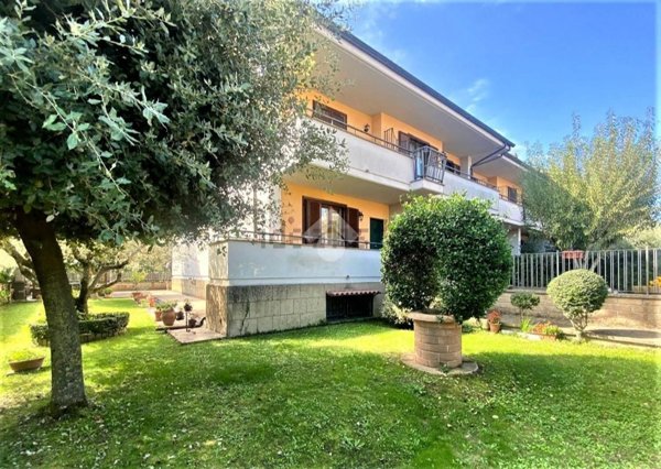 casa indipendente in vendita a Valentano in zona Villa delle Fontane