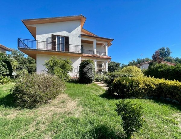 appartamento in vendita a Valentano in zona Villa delle Fontane