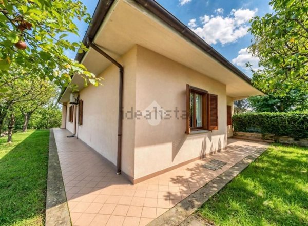 appartamento in vendita a Valentano in zona Villa delle Fontane
