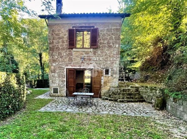 casa indipendente in vendita a Valentano