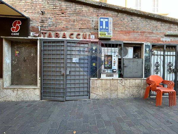 negozio in vendita a Vallerano