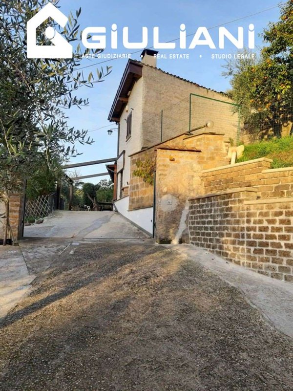 casa indipendente in vendita a Vallerano