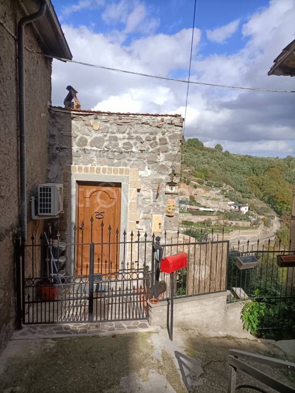 casa indipendente in vendita a Vallerano