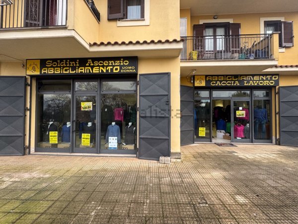 locale commerciale in vendita a Vallerano