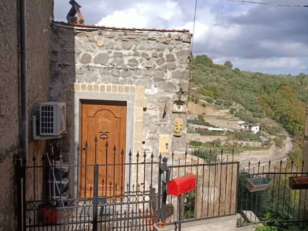 casa indipendente in vendita a Vallerano