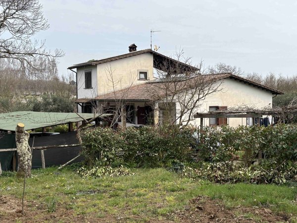 casa indipendente in vendita a Vallerano