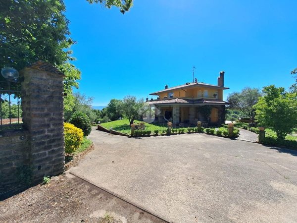 casa indipendente in vendita a Vallerano