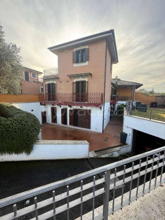 casa indipendente in vendita a Vallerano