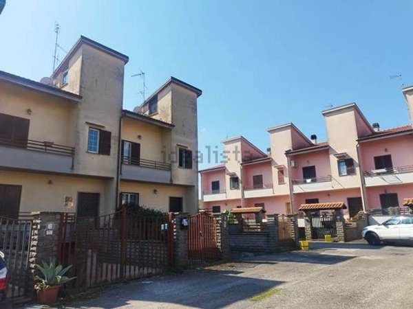 casa indipendente in vendita a Vallerano