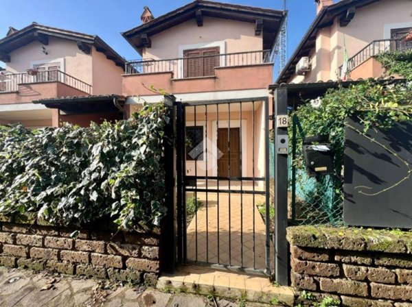 casa indipendente in vendita a Vasanello