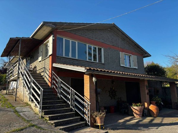 casa indipendente in vendita a Vasanello