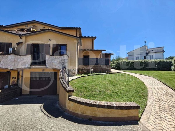 casa indipendente in vendita a Vasanello