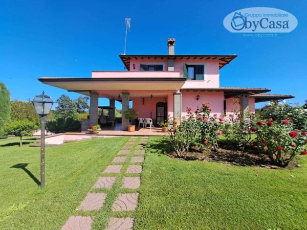 casa indipendente in vendita a Vejano